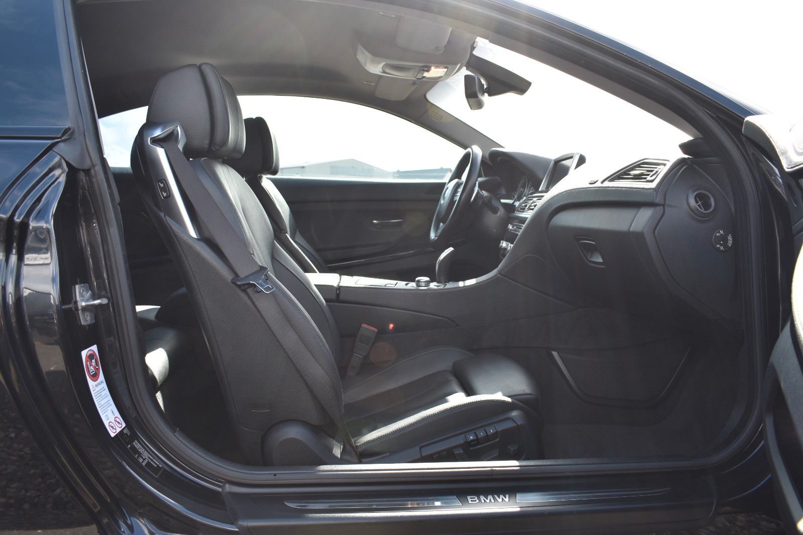 Fahrzeugabbildung BMW 640 i Coupe Schwarz Schwarz