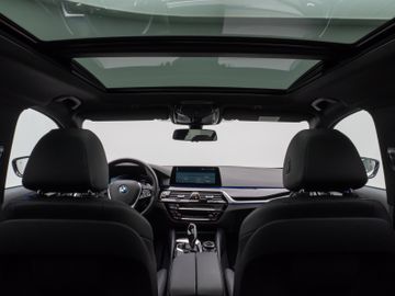 Fahrzeugabbildung BMW 520d xD Tour Sport Line Pano H/K Exklusiv Paket