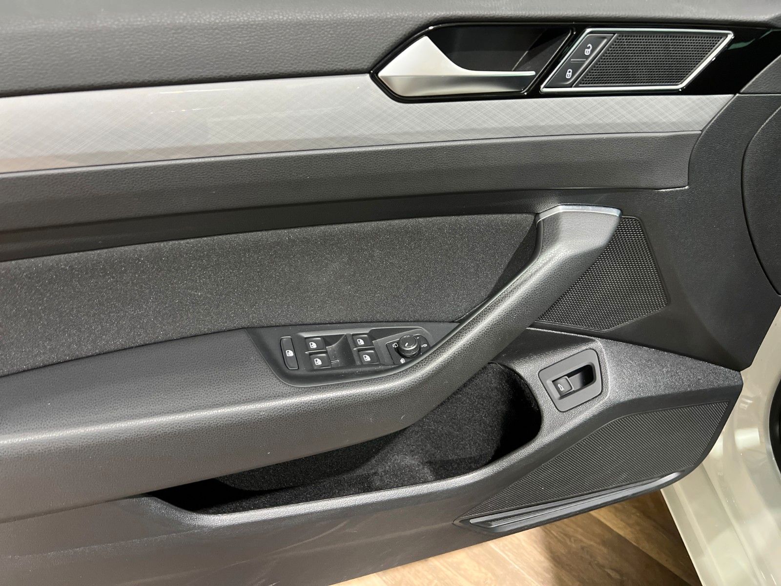 Fahrzeugabbildung Volkswagen Passat Variant Business 2,0TDI *NAVI*ASSiST*LED