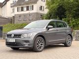 Volkswagen Tiguan Comfortline*Kamera+Carplay+Inspektion NEU - Volkswagen Tiguan: Van