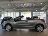 Peugeot 207 CC Cabrio-Coupe Roland Garros*LEDER*PDC*USB* - gebrauchte Peugeot 207 aus dem Jahr 2010