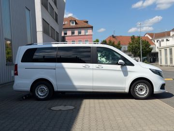 Mercedes V 220 - 9