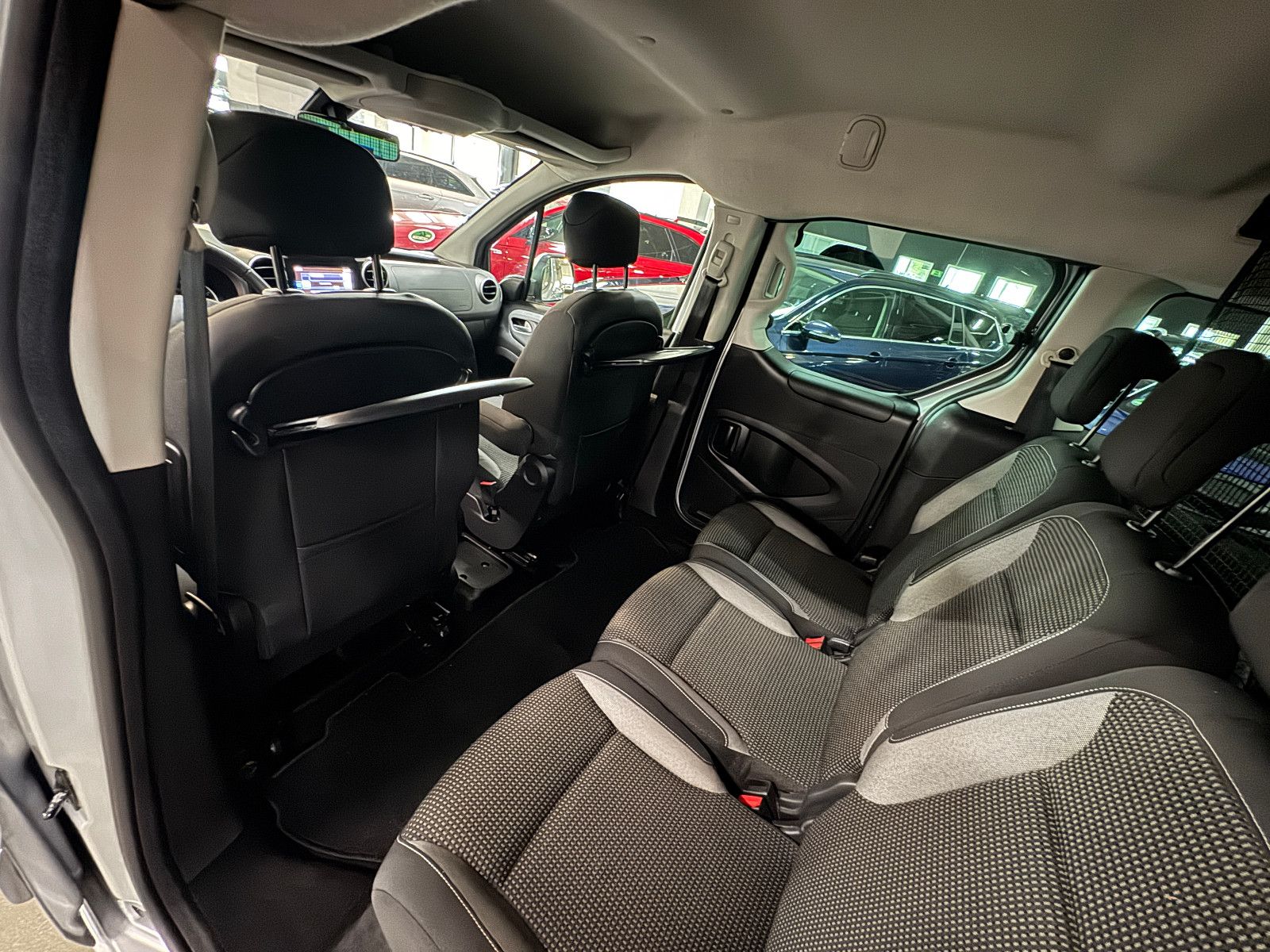 Fahrzeugabbildung Peugeot Partner Tepee 1.6 HDI ALLURE PDC SHZ KLIMA 2HAND