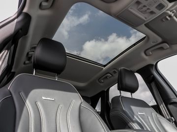 Ford Kuga 2.5 Plug-In Hybrid Vignale Stauassistent