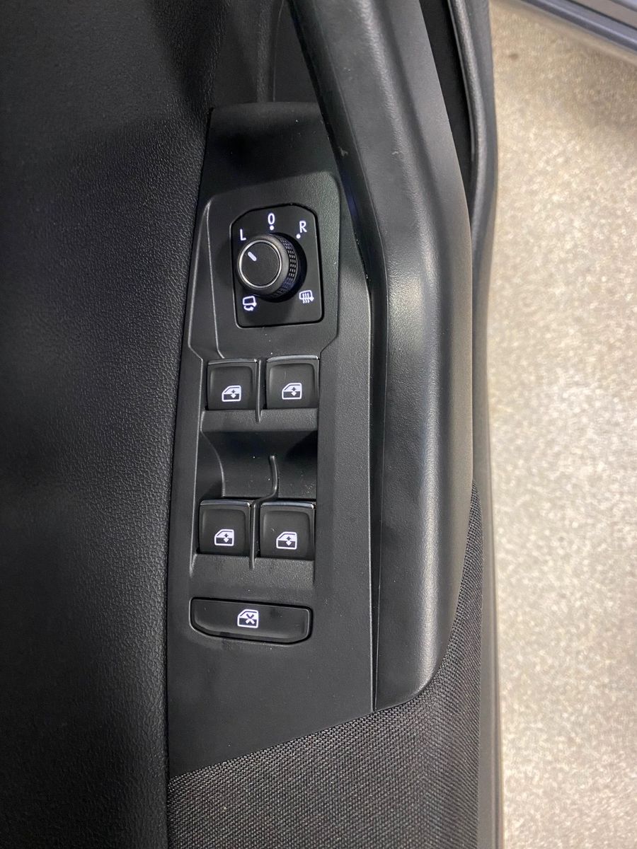 Fahrzeugabbildung Volkswagen Taigo 1.5 TSI OPF DSG R-Line+ MATRIX LED+ACC+18"