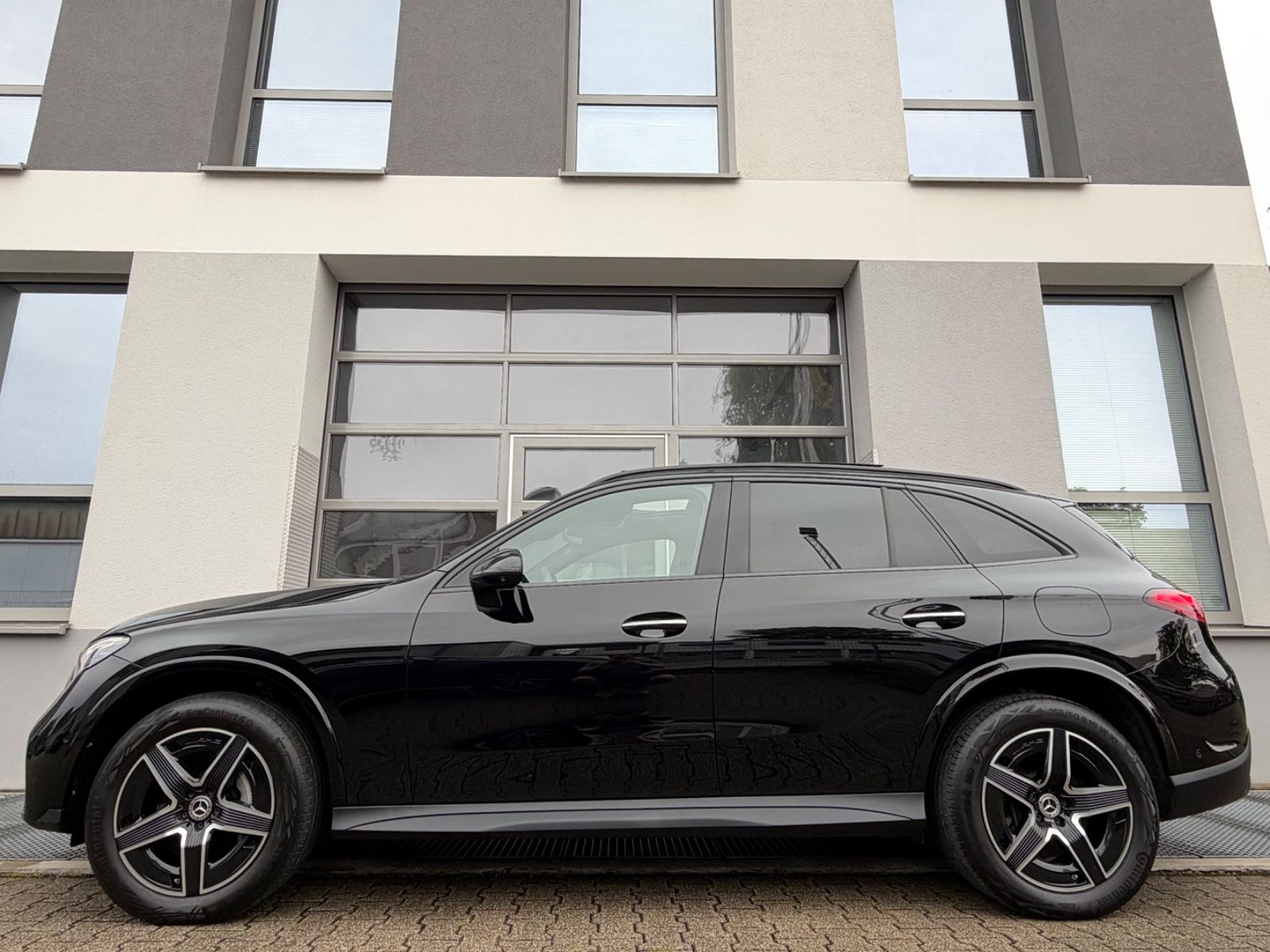 Mercedes-Benz GLC 300e 9G 4M ACC*3x AMG*PANO*360*MEMORY*KEY*19 imagem 3
