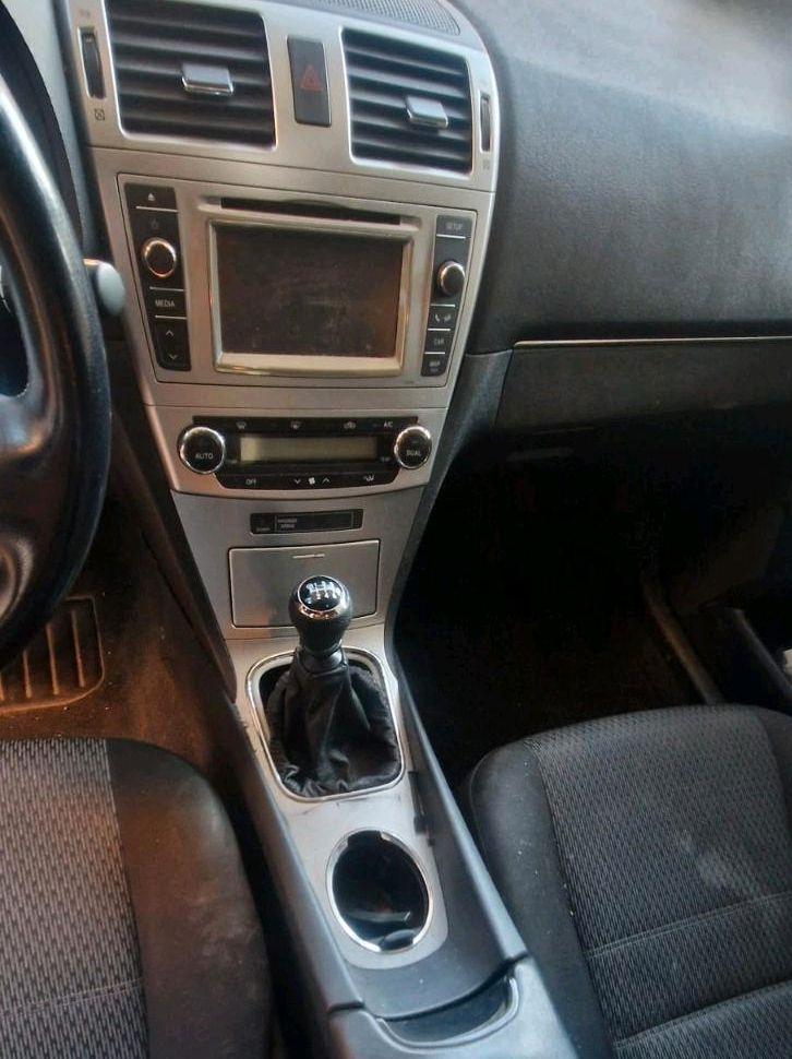 Toyota Avensis 2011 — photo 6
