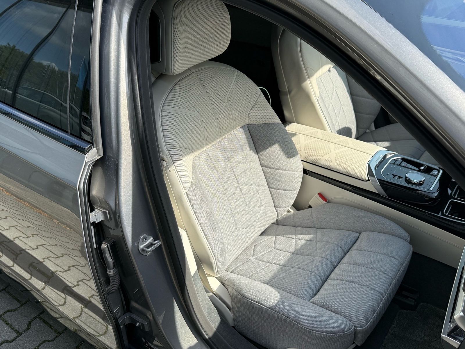 BMW 750 - Bild 32