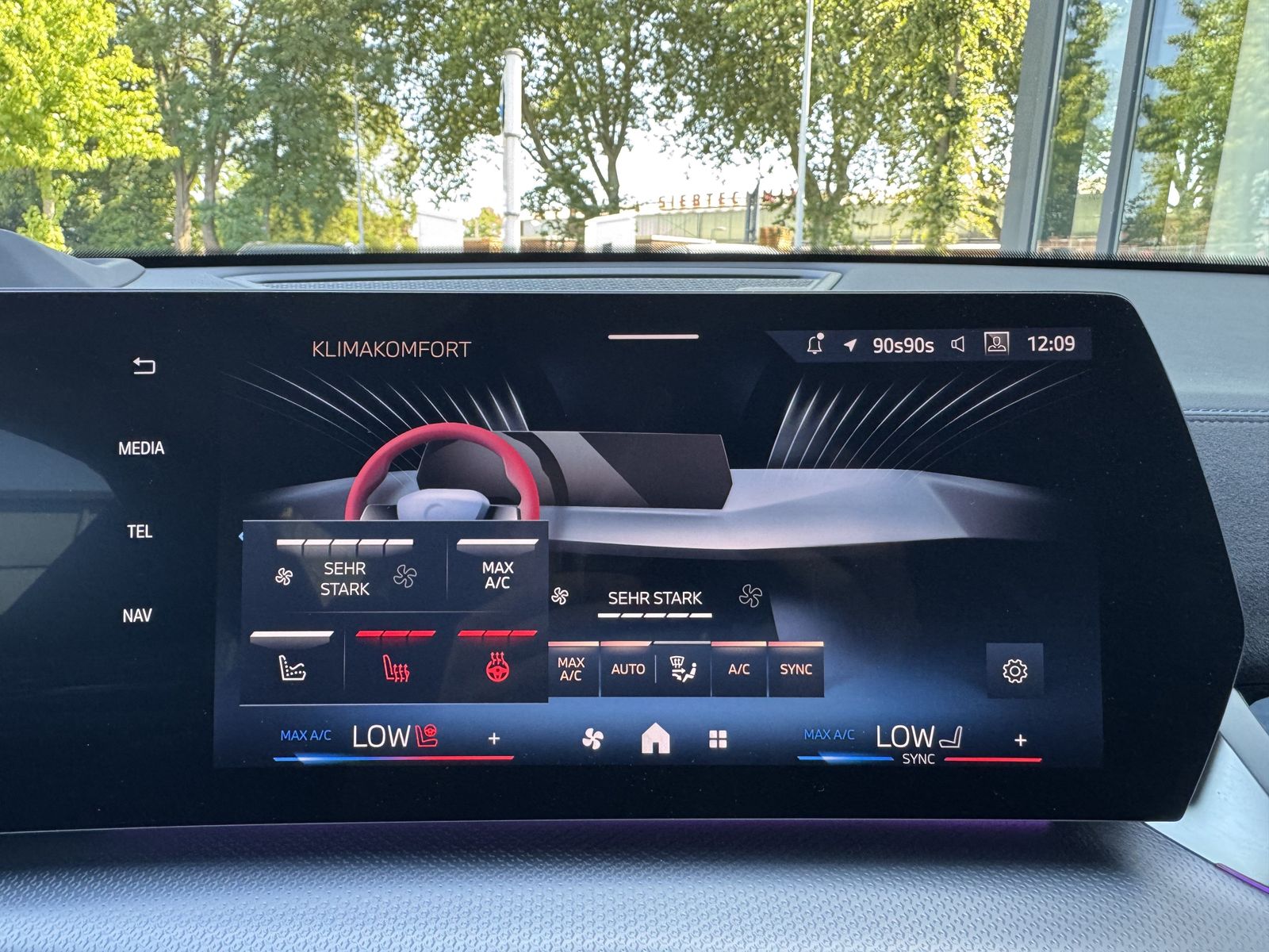 BMW iX2 - Bild 13