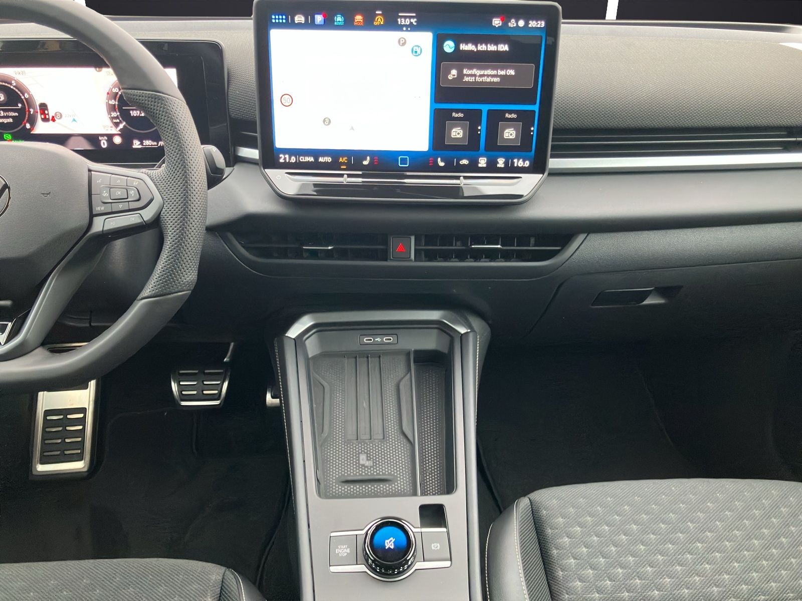 Fahrzeugabbildung Volkswagen T-Roc R-Line eTSI DSG ACC SH HuD AppConnect 360°