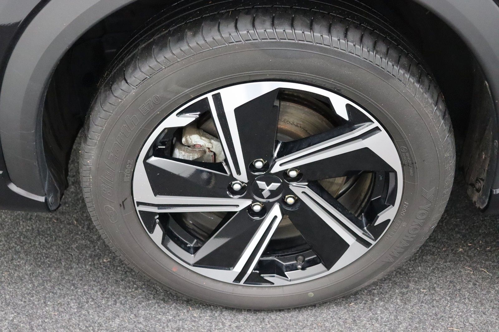 Fahrzeugabbildung Mitsubishi Eclipse Cross 2.4 Plus Select Hybrid