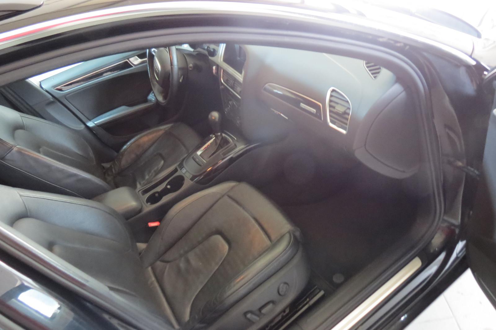 Audi A4 2011 — photo 9