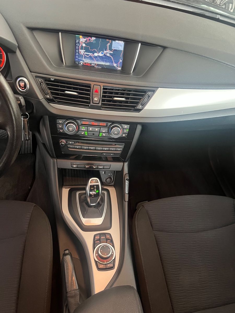 Fahrzeugabbildung BMW X1 18 d xDrive * AUTOMATIK *