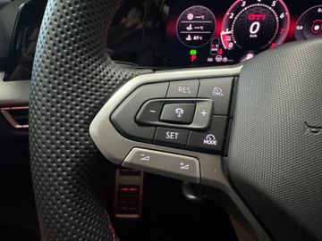 Volkswagen Golf VIII Lim. 2.0 TSI GTI Matrix19 ZollACC