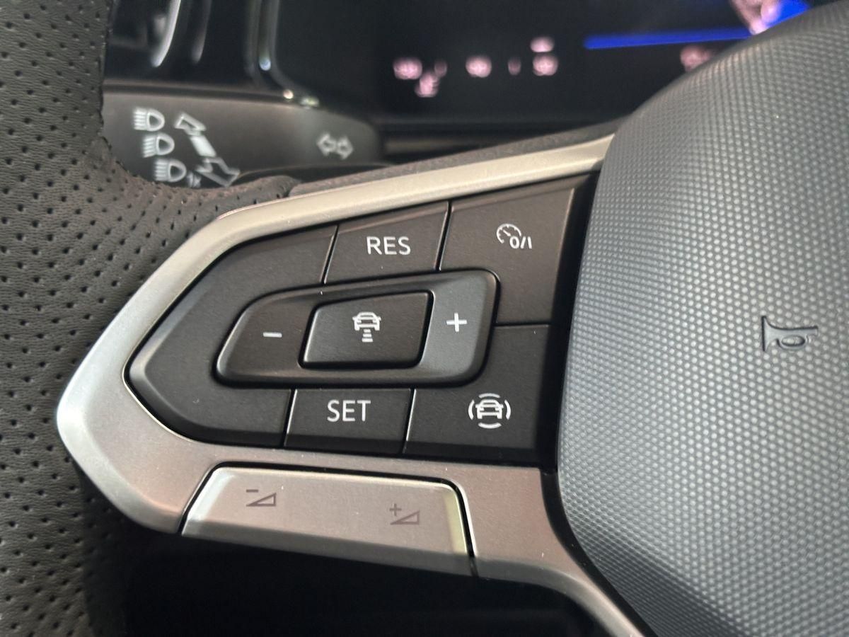 T-Roc R-Line 1.5 TSI DSG RFK APP-CONNECT BLACK-S