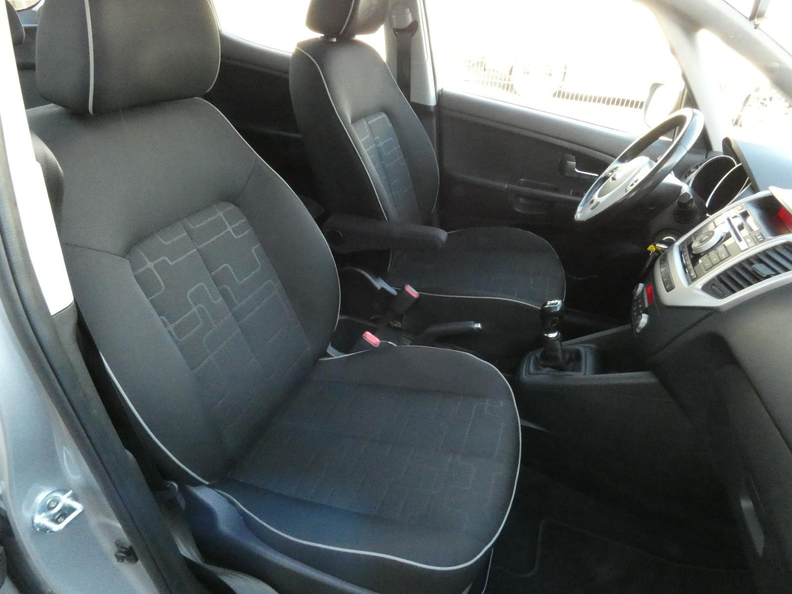 Kia Venga 2015 — photo 11