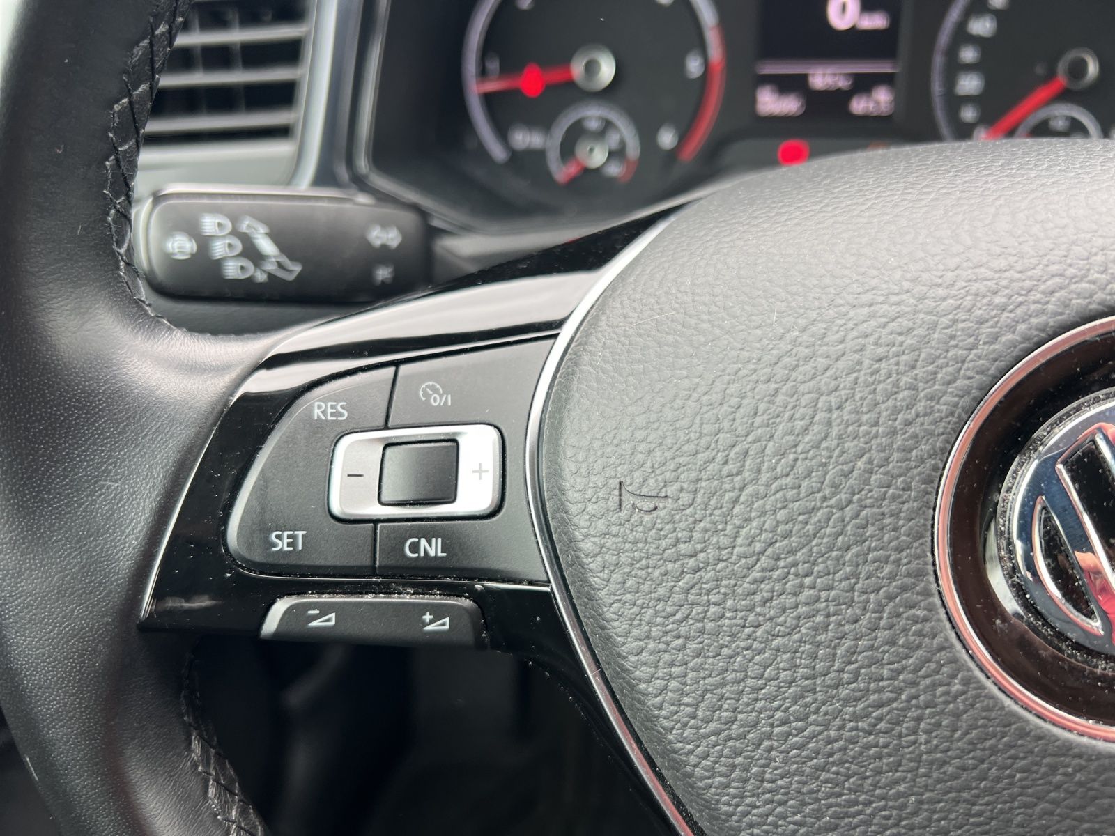 Fahrzeugabbildung Volkswagen T-Roc TDI Basis Navi SHZ SHZ Klima
