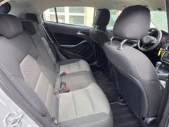Fahrzeugabbildung GLA 180 Navi Fahrerprofil Ambientebeleuchtung SH