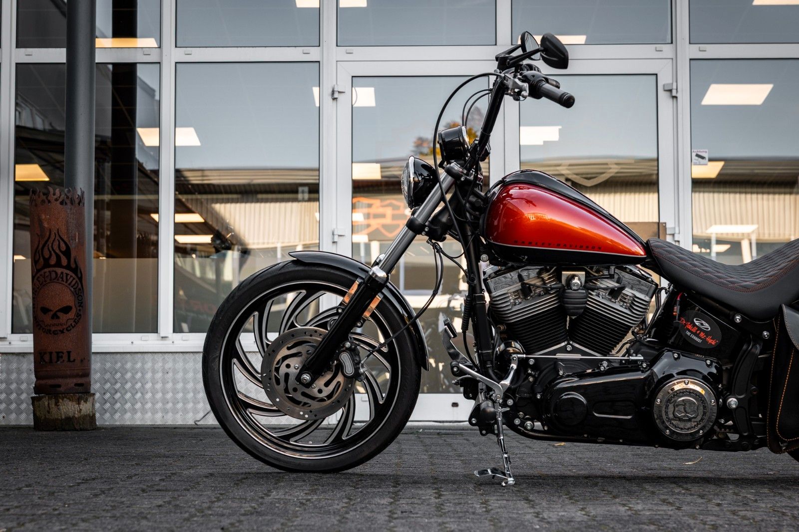 Fahrzeugabbildung Harley-Davidson FXS Softail Blackline - Jekill&Hyde-Custom Umbau