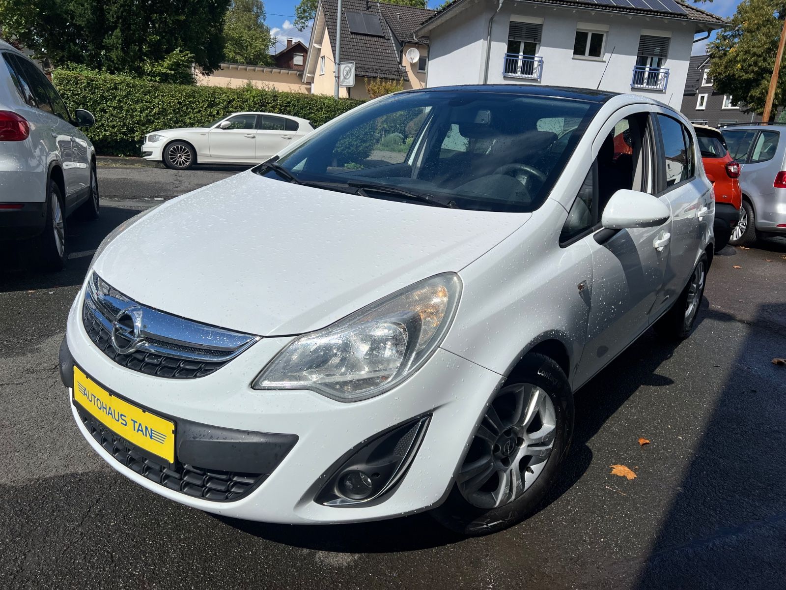 Fahrzeugabbildung Opel Corsa D 1.2 Color Edition