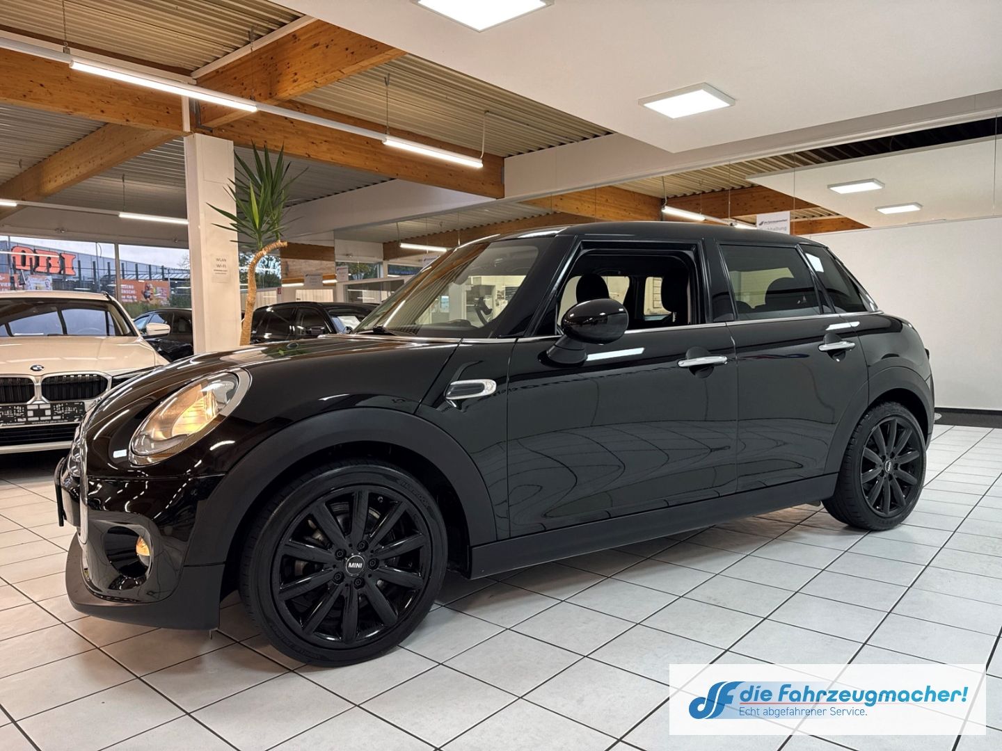 Fahrzeugabbildung MINI Cooper Mehrzonenklima Ambientebeleuchtung SHZ Ke