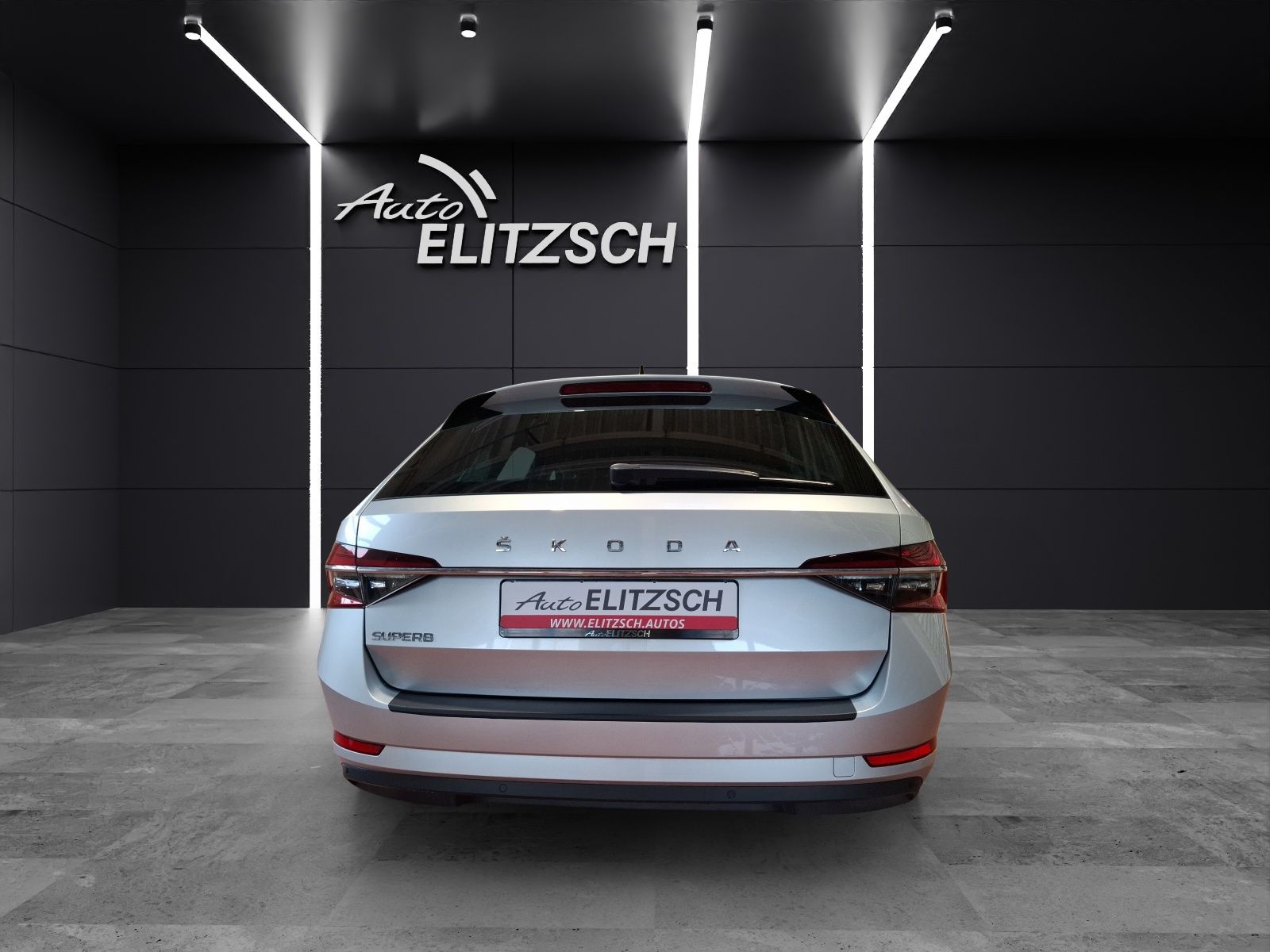Fahrzeugabbildung SKODA Superb Combi TSI Style DSG Matrix AHK Navi AID b