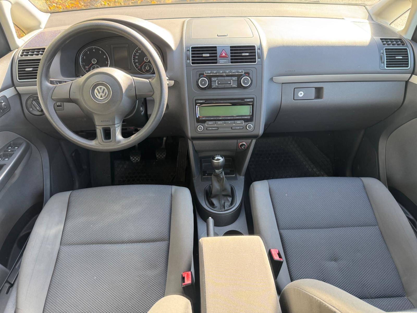 Volkswagen Touran 2011 — photo 7
