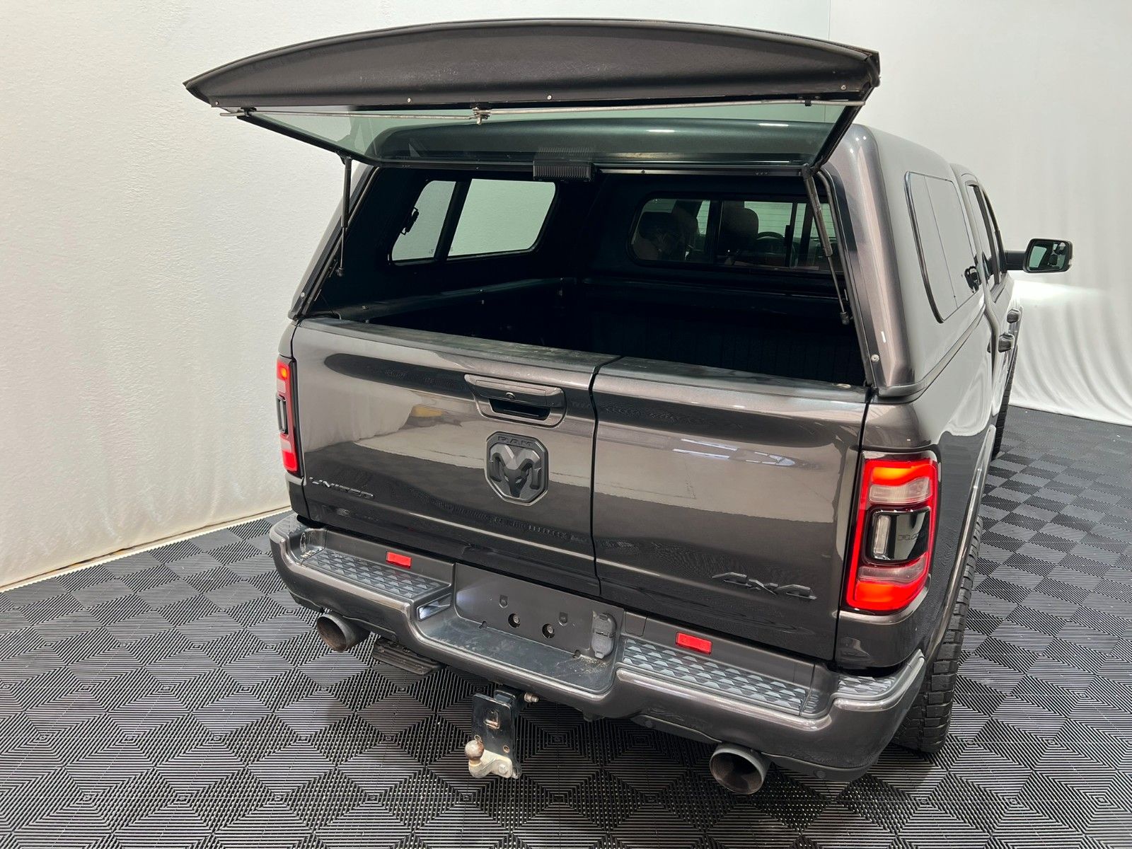 Fahrzeugabbildung Dodge RAM  1500 LIMITED NIGHT CREW CAB 4X4 *MFT*