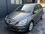 Mercedes-Benz B 180 Sportpaket Automatik Klima SHZ AHK - Mercedes-Benz B 180 in Bielefeld