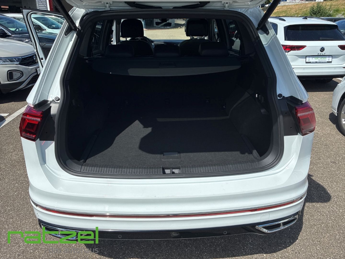 Fahrzeugabbildung Volkswagen Tiguan Allspace 4Motion R-Line 2.0 TSI DSG Area