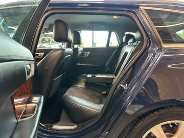 Jaguar XF *Keyless*AHK*BI-XENON*Leder*2-Zonen*