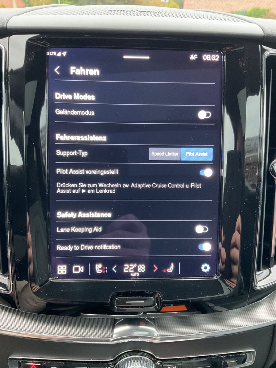 Fahrzeugabbildung Volvo XC 60 XC60 R Design AWD,AHK,Kamera,Pano,LED