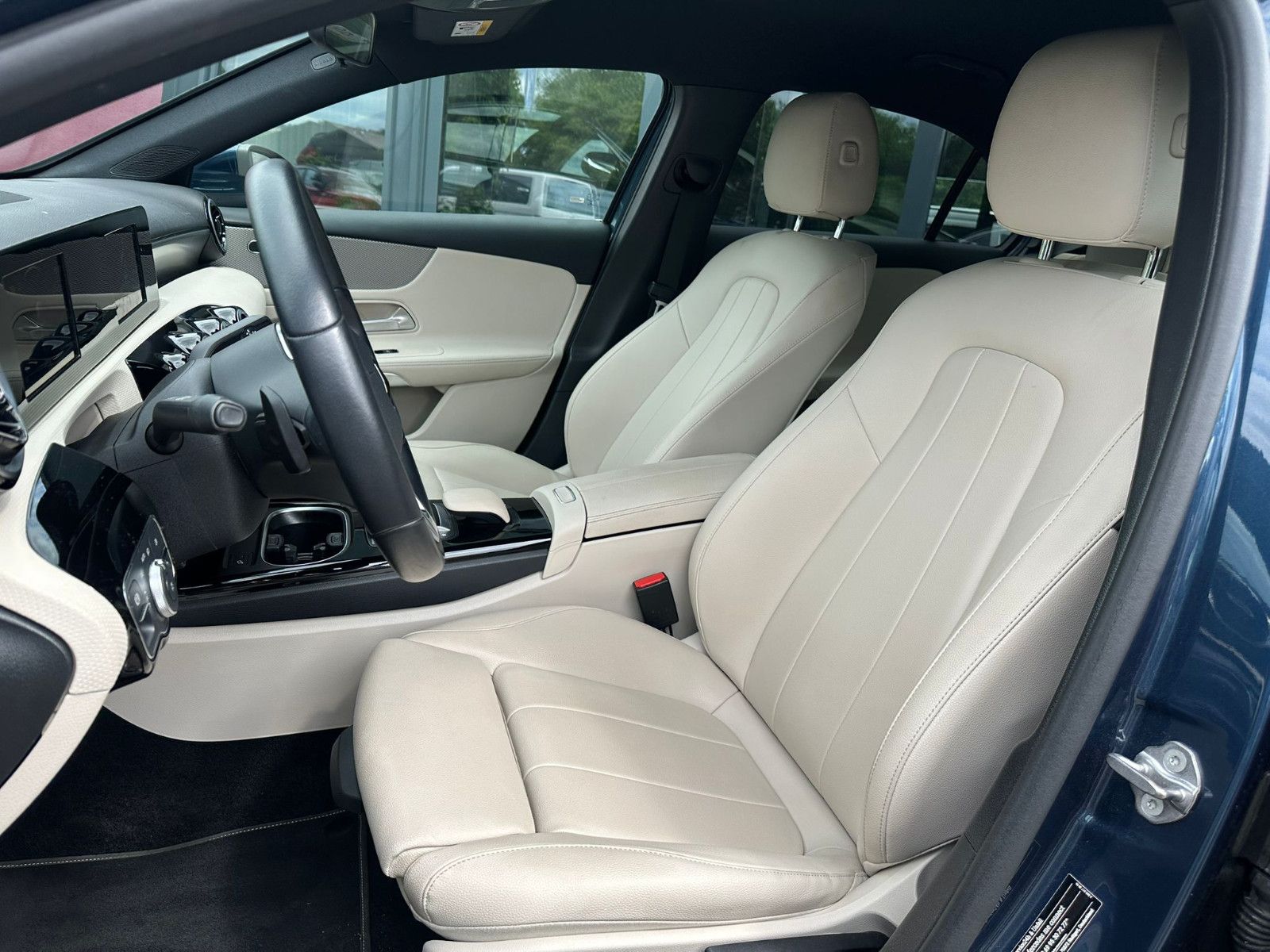 Fahrzeugabbildung Mercedes-Benz A 180 d Limousine *Progressive*NAVI*AHK*LEDER*