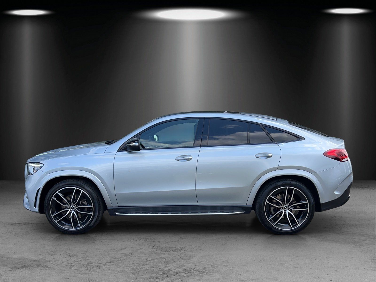 Fahrzeugabbildung Mercedes-Benz GLE 300d Cpé AMG FondTV AIRMATIC Pano DISTRO AHK