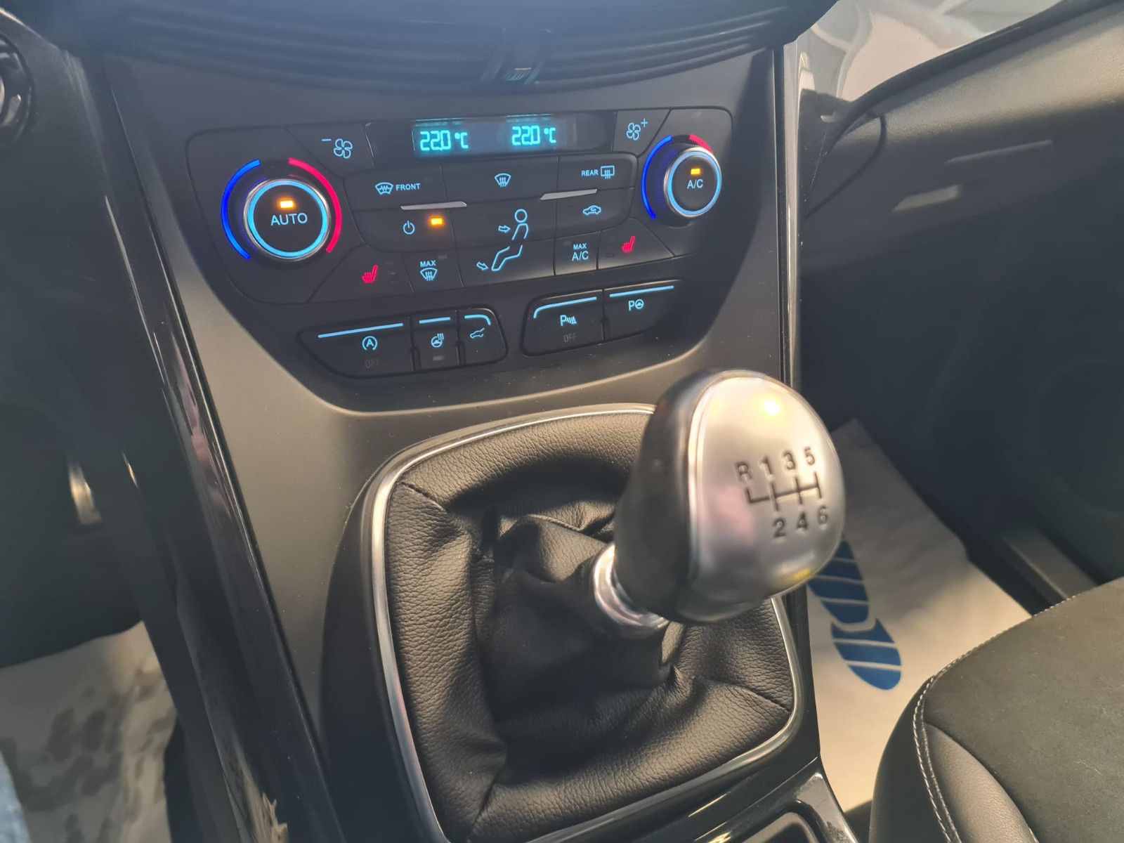 Fahrzeugabbildung Ford Kuga ST-Line / GARANTIE / KAMERA / SCHECKEHEFT