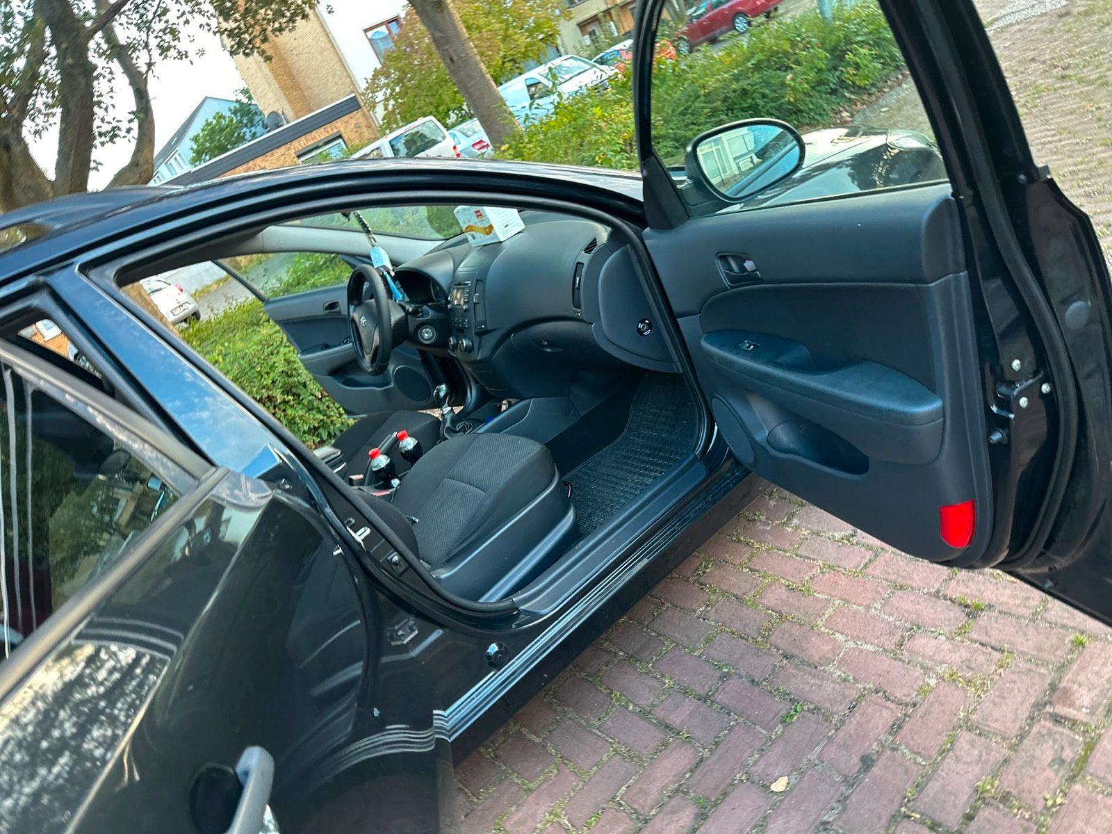 Hyundai i30 2011 — photo 6