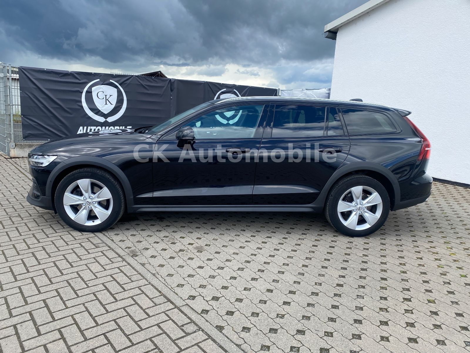 Fahrzeugabbildung Volvo V60 D4 CrossCountry Pro AWD/Navi/BLIS/Kamera/LED