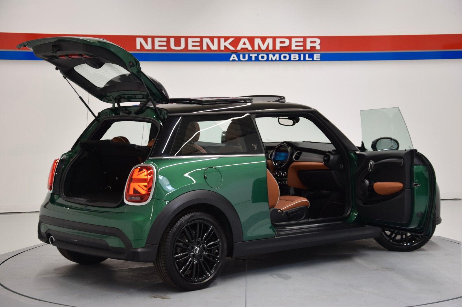 Fahrzeugabbildung MINI Cooper MiniYours Trim Special Edition Pano Leder