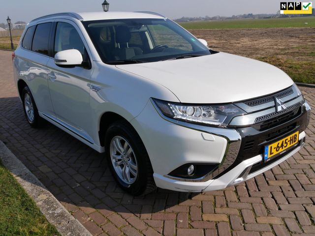 Mitsubishi Outlander 2.4 PHEV Pure * 12499 NETTO *