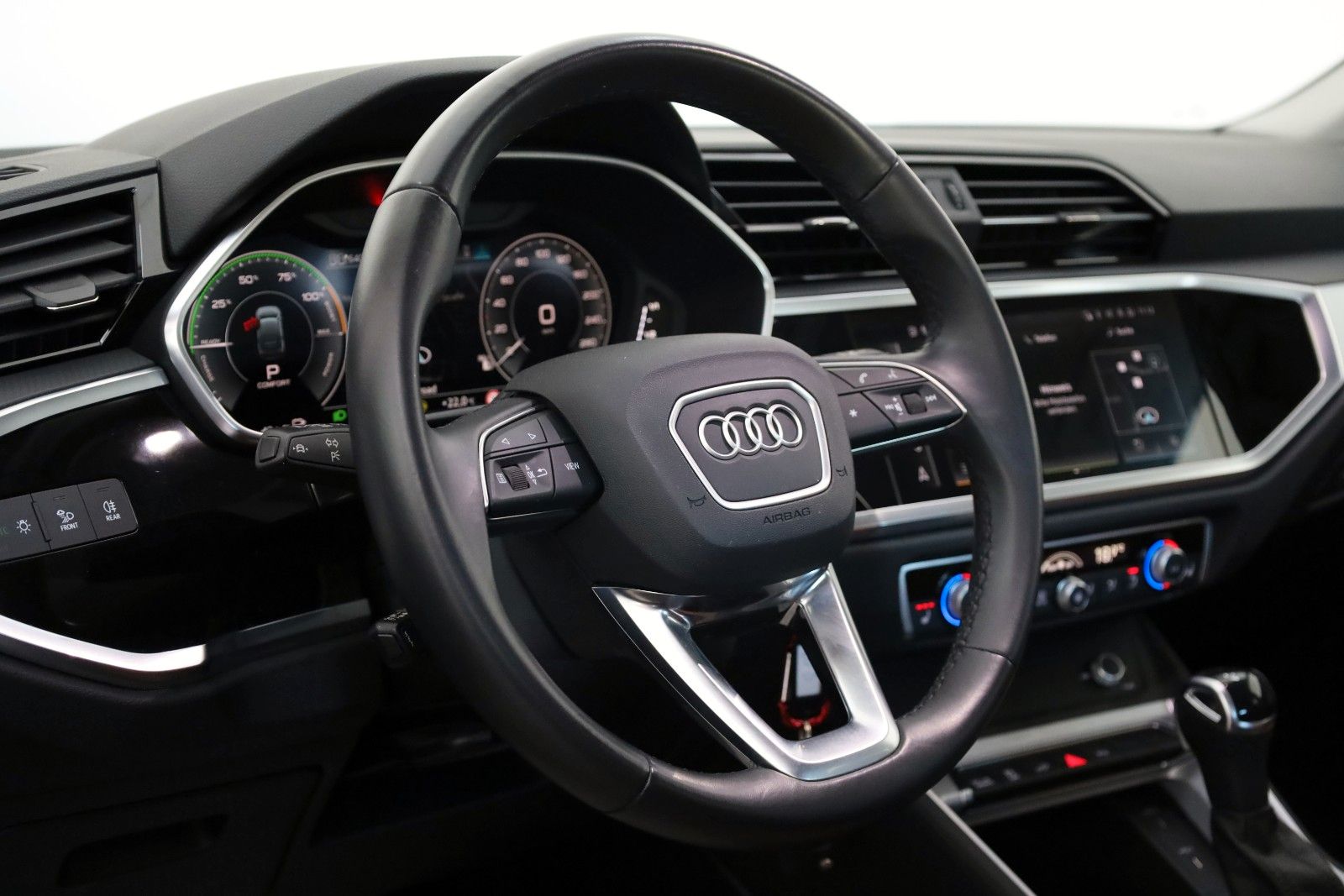 Fahrzeugabbildung Audi Q3 45TFSIe Sportback,Leder,Navi,LED,SH,Kamer,ACC