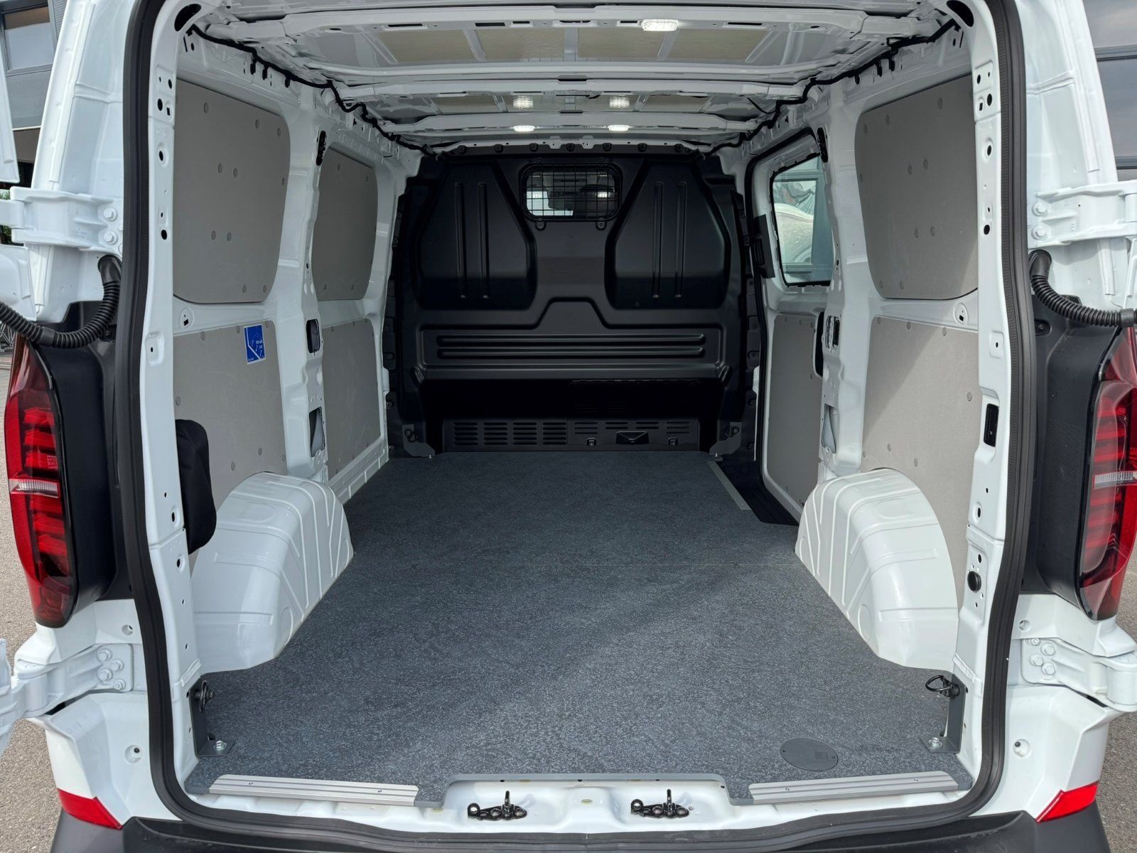 Volkswagen T7 Transporter - Bild 5