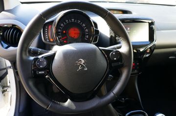 Fahrzeugabbildung Peugeot 108 Allure aus 1. Hand, erst 8Tkm!