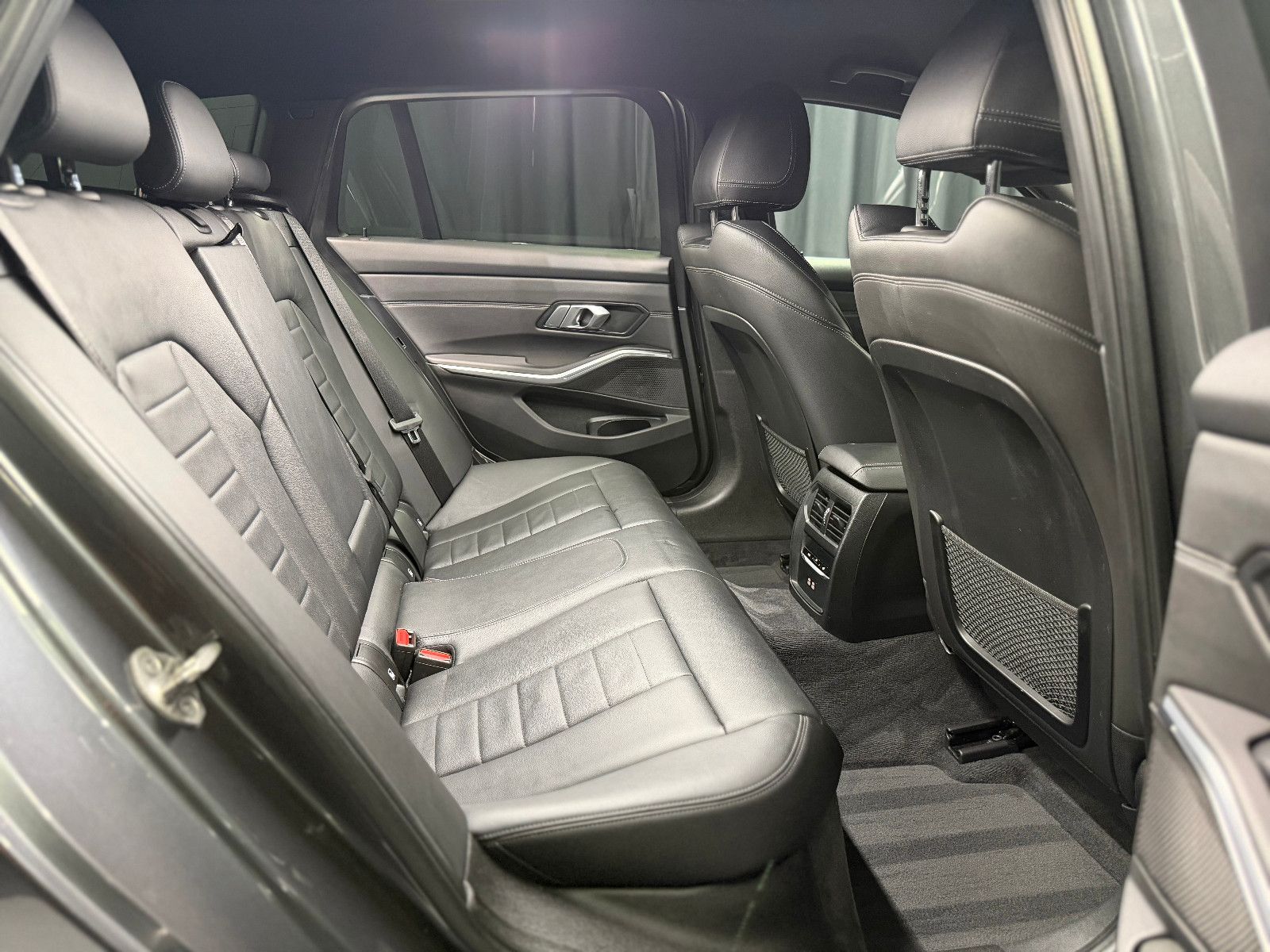 Fahrzeugabbildung BMW 320d Touring xDrive M Sport|HIFI|HuD|LEDER|KAMER