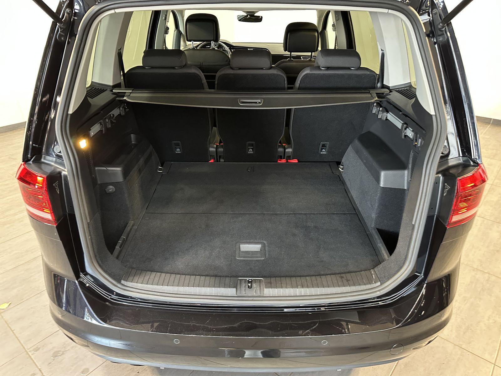 Fahrzeugabbildung Volkswagen Touran 2.0 TDI DSG Comfortline NAV+LED+AHK+KAM