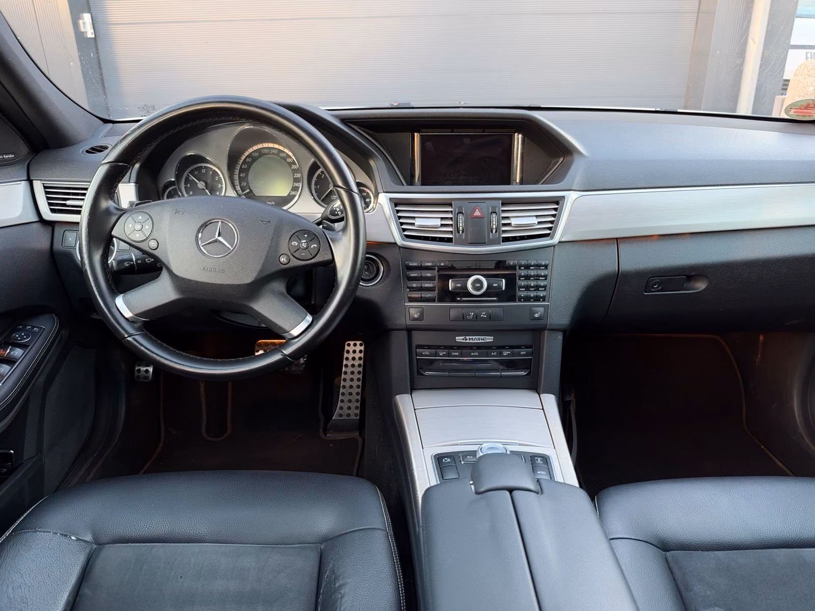 Audi A8 2010 — photo 9