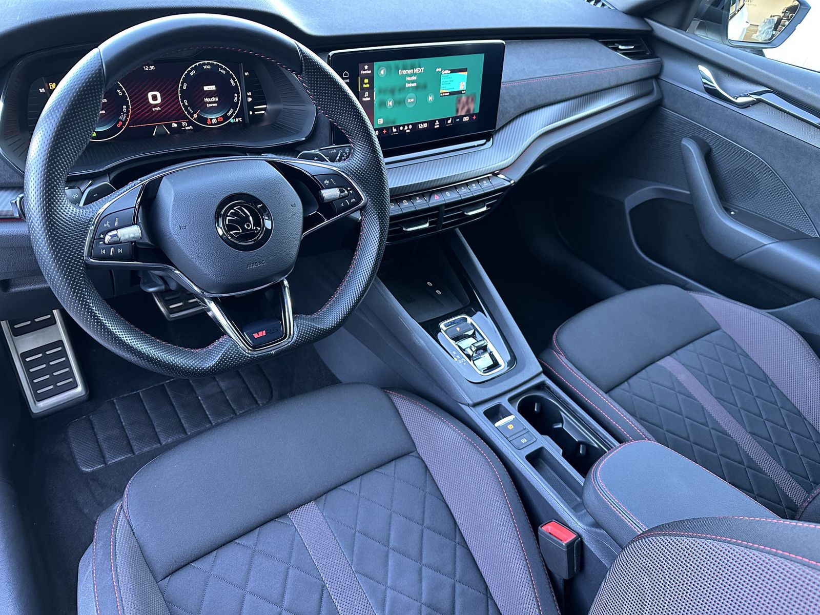 Fahrzeugabbildung SKODA Octavia Combi 1.4 TSI DSG RS iV NAV+LED+VCOCK+PP