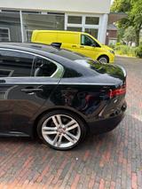 Jaguar XE D180 R-DYNAMIC SE R-DYNAMIC SE - Jaguar XE SE mit Diesel-Antrieb