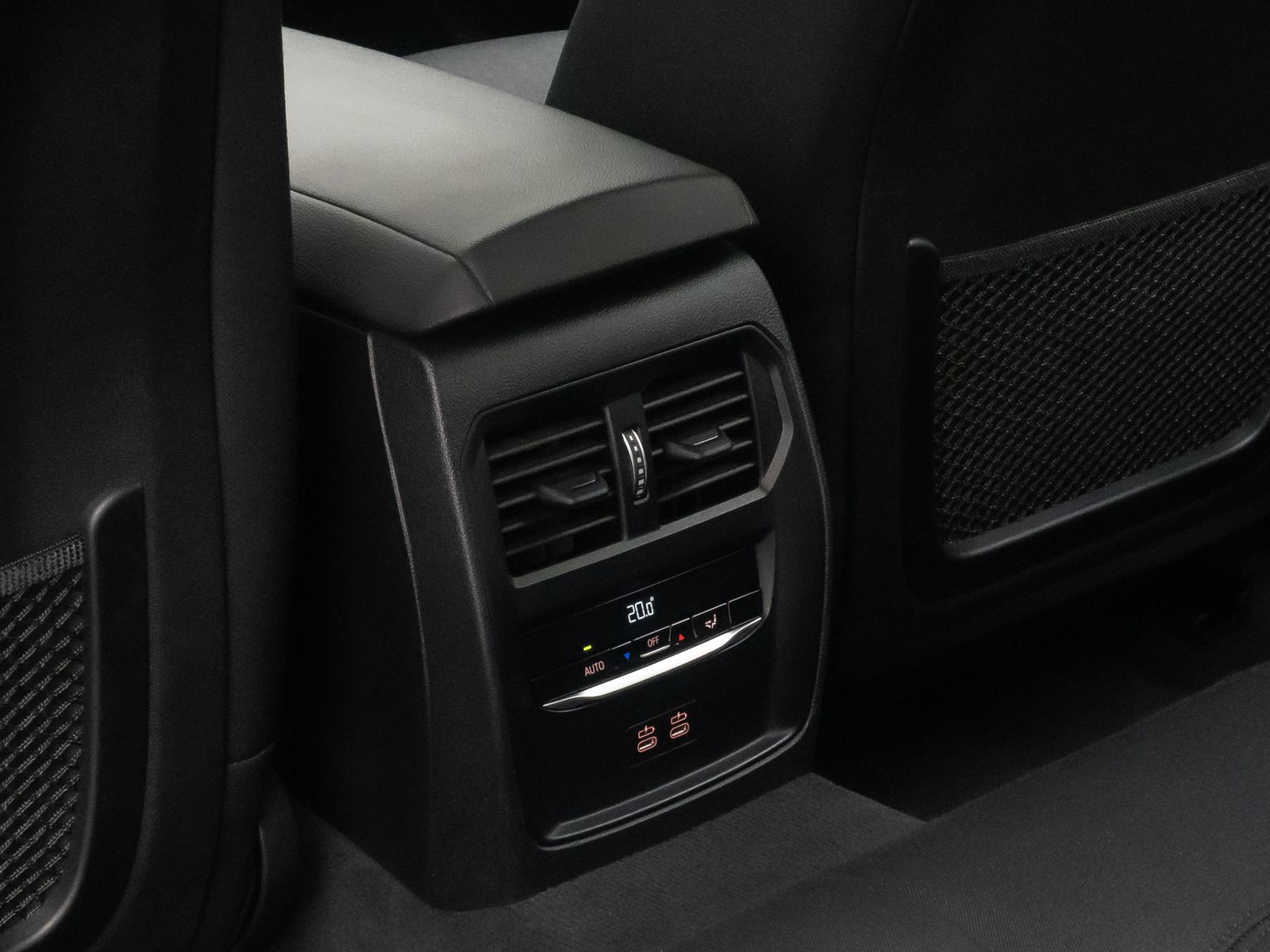 Fahrzeugabbildung BMW 320e Widscreen DAB Cockpit+ PDC GeschwindigReg