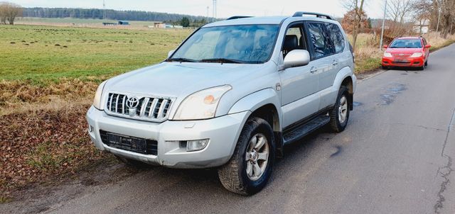 Toyota Land Cruiser 3.0 D-4D Automatik / Klima / Leder