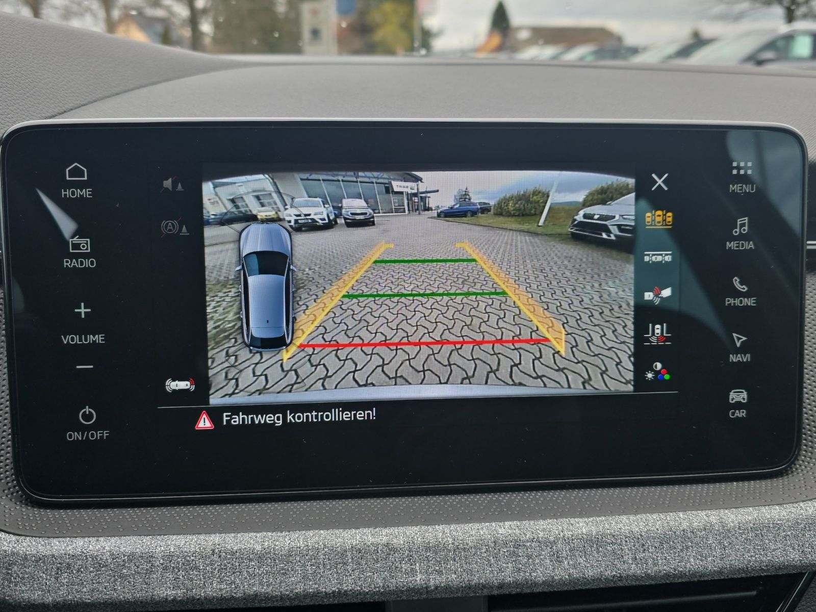 Fahrzeugabbildung SKODA Scala Drive 1.0 TSI DSG ACC  Matrix LED RFK Keyl